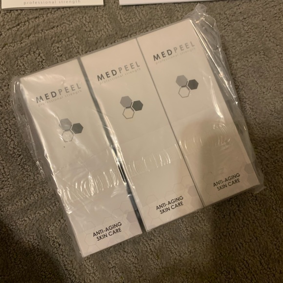 💙 Medpeel Face Peel - Picture 1 of 6